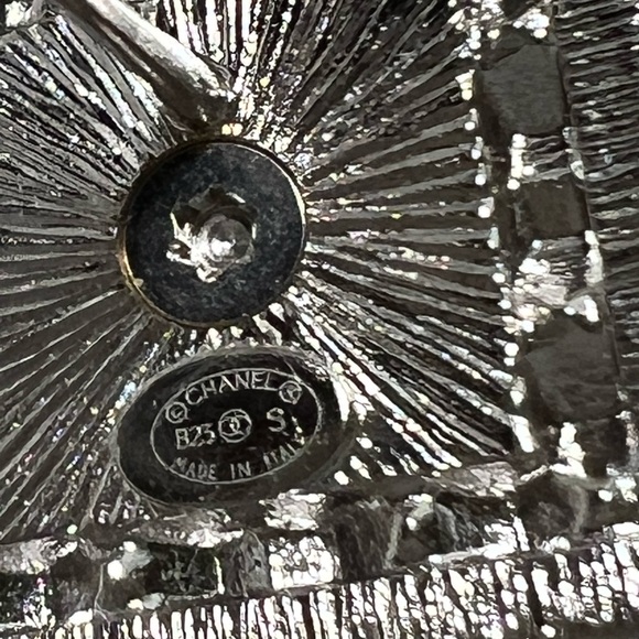 CHANEL Stud Earrings-Authentic Silver/Crystal & Pearly White(.75”x.75”x.5”) NIB - Picture 9 of 17